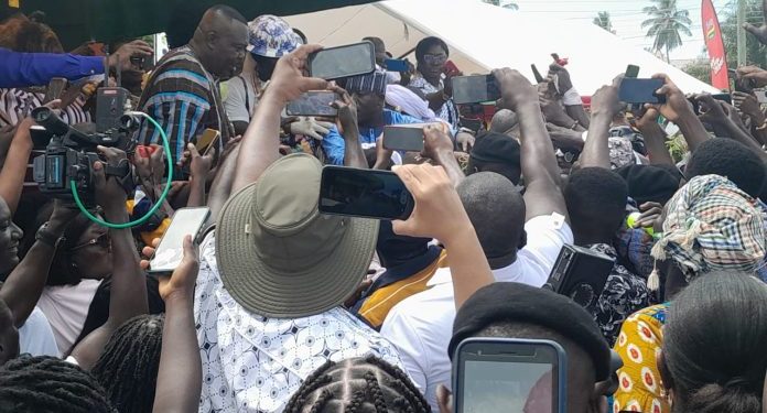 hundreds join 2023 aboakyer festival celebrations in glitz