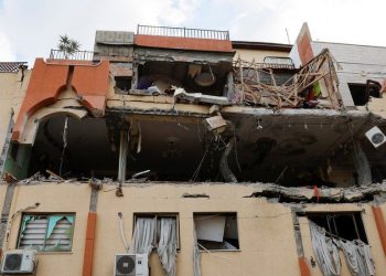 Israel Gaza strikes kill top militants and 10 civilians