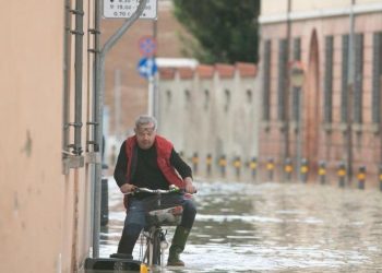 Italy floods leave 13 dead and force 13,000 from their homes