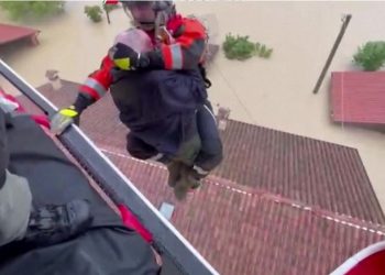 Italy floods leave 13 dead and thousands displaced