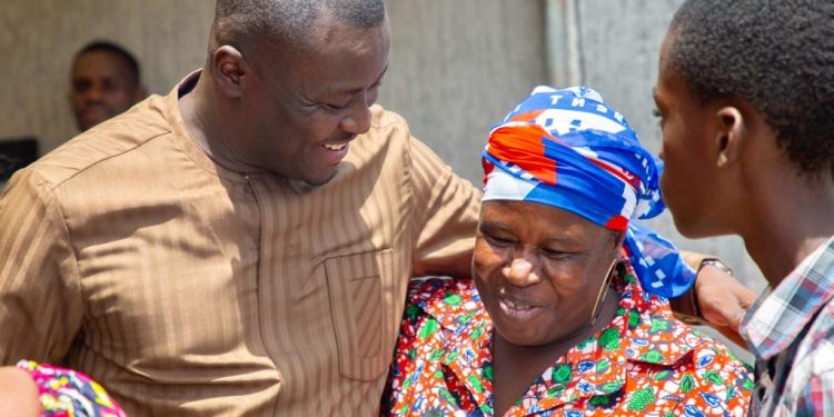 jefferson sackey gives soft loans to npp women in ablekuma central