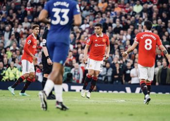 Manchester United beat Chelsea to secure Champions League spot