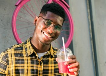 Men who smile at women are sexist, says Science