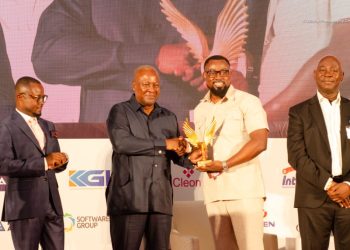 Michael Gyapah wins ‘CEO of the Year 2022” in the “Private Security Sector” at Ghana CEO Summit