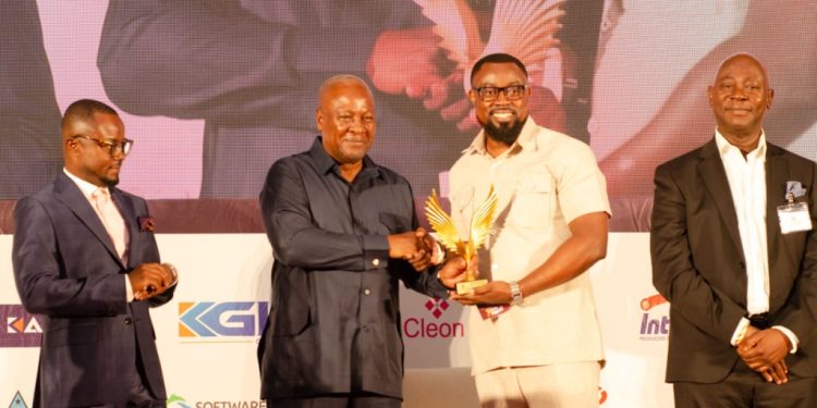 michael gyapah wins ceo of the year 2022 in the private security sector at ghana ceo summit
