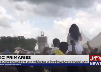 NDC Primaries: Ejura Sekyere Odumase candidate showers on fellow comrades with cash