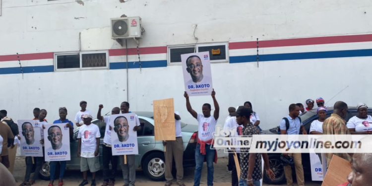 npp flagbearership race supporters pick form for dr afriyie akoto
