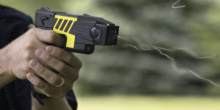 Police officer faces charges after shocking 95-year-old woman with stun gun 1 police officer faces charges after shocking 95 year old woman with stun gun