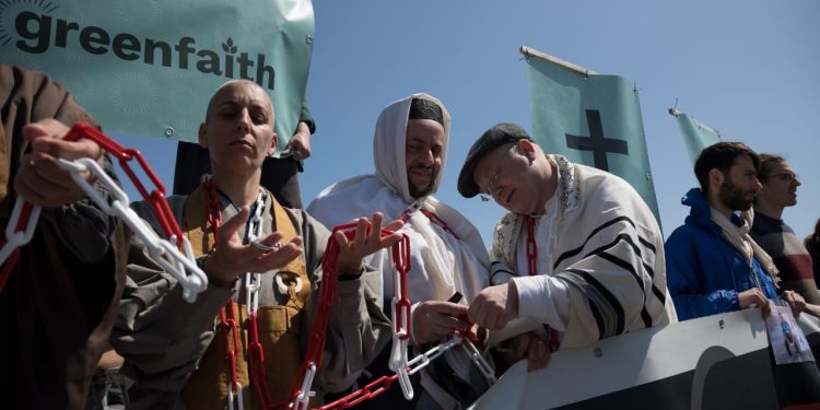 religious leaders protest in france over oil pipeline in uganda tanzania