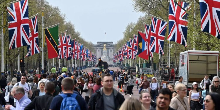 royal superfans camp out ahead of coronation