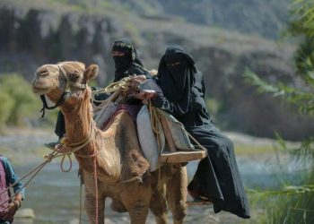 The woman who travelled seven hours by camel to give birth