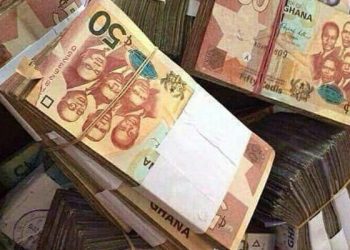 UNER student returns GH¢10k missing money to owner