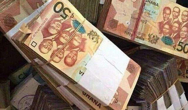 uner student returns ghc2a210k missing money to owner