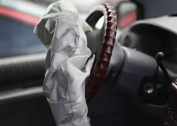 US company refuses to recall 67m airbag inflators after regulator’s request