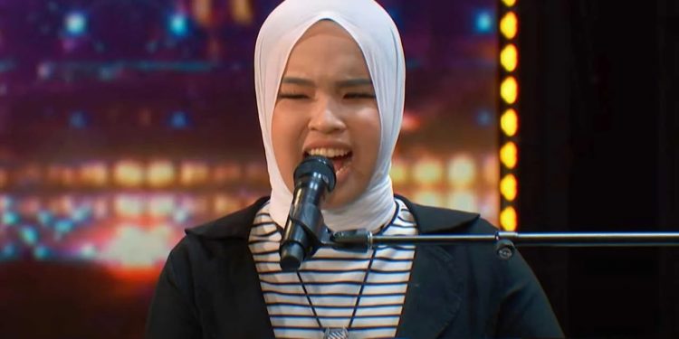 americas got talent blind 17 year old singer earns simon cowells golden buzzer