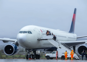 Delta flight diverted after unruly passenger breaks free from restraints