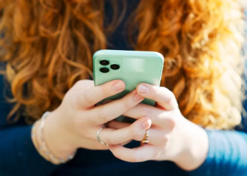 France influencers: Jail threat for those found flouting new ad laws