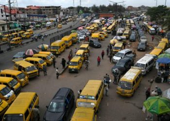 Nigerian states cut working week to three days