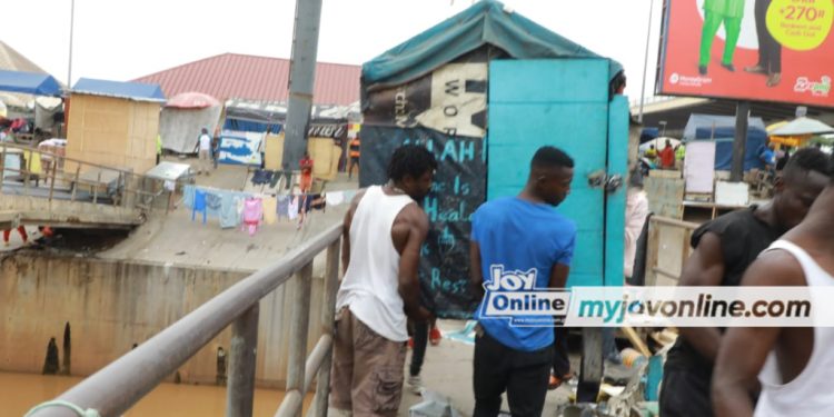 photos ama officials eject squatters from walkways at nkrumah circle
