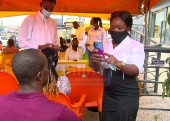 SIM card deactivation: Affected persons throng service centres to secure cards