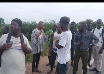 Two police officers injured as ghetto boys escape with handcuffs during arrest at Gomoa Nyanyano