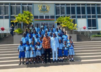 Blue Pearls School pays a visit to Parliament