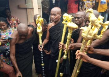 Media Commission asked to call Captain Smart to order