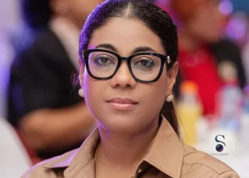 Angela List stays on at Adams resources despite controversy