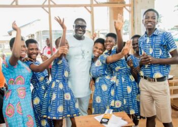 Vincent Frimpong Manu visits BECE centres in Kwadaso Constituency