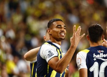 Alexander Djiku scores stunning volley for Fenerbahce in big win over Basaksehir