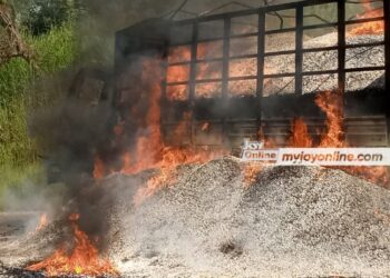 Fire tender on mission to rescue truck with 260 bags of shea nuts breaks down few meters from scene