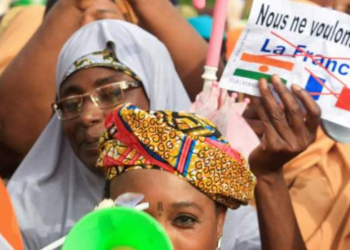 France’s ambassador flies out of Niger after row