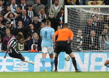 Isak scores winner as Newcastle beat Man City in Carabao Cup