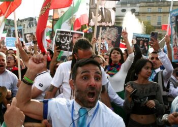 Mahsa Amini: Protesters mark one year since death of Iranian student