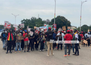 Photos and videos: Protesters hit the street on day 3 of #OccupyJulorbiHouse demonstration