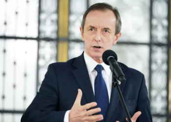 Poland government under pressure over escalating cash for visas scandal