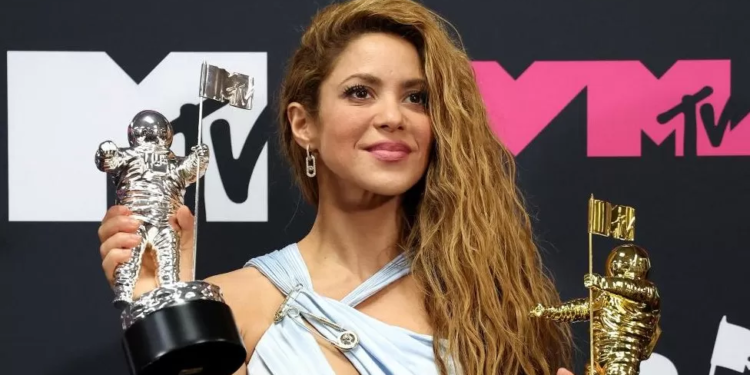 shakira accused of tax crimes for the second time