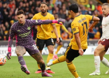 Wolves shock Man City to end perfect league start