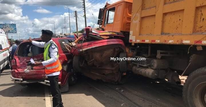 2 injured 10 vehicles destroyed after accident in ho