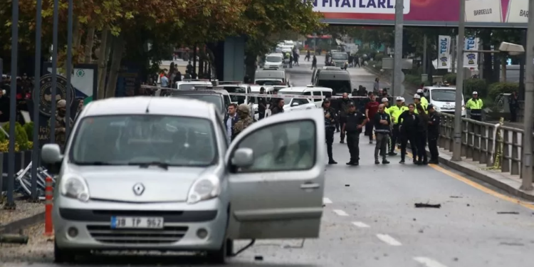 2 officers injured in blast outside turkey interior ministry