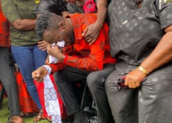 Akwaboah, family in tears as they bury late father