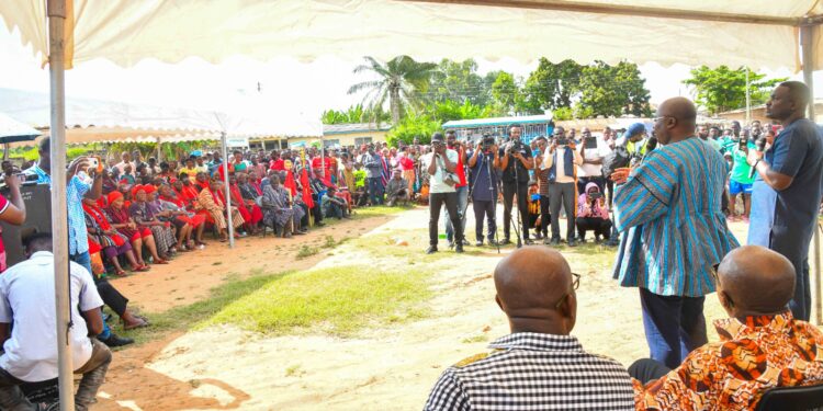 bawumia donates ghe282b5160000 to displaced victims of dam spillage