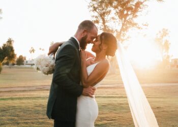 Bride’s father gives her a touching surprise on her wedding day — 20 years after his passing