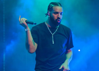 Drake gifts fan G-Wagon during last ‘It’s All A Blur’ show