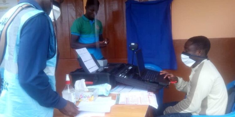 ec registers 910996 new voters 61 9 per cent used guarantor system
