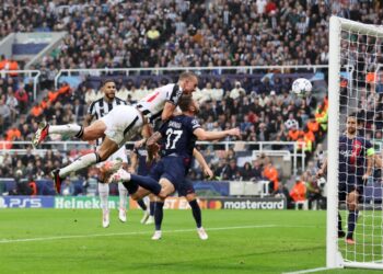 Newcastle United roar to victory against PSG at home