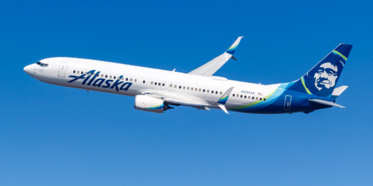 off duty pilot charged with attempted murder for trying to crash airline jet