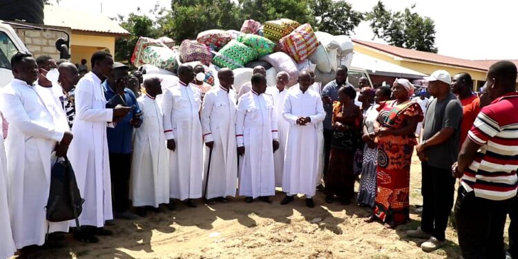 akosombo dam spillage apostles revelation society church extends support to flood victims