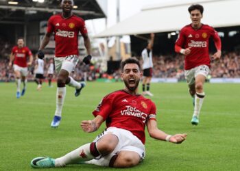 Bruno Fernandes scores late winner as Manchester United beat Fulham