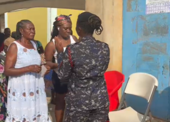 #ElectionHQ: Police prevent NPP delegates from entering voting booths with phones